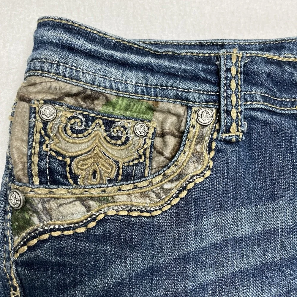 Grace in LA Denim Shorts Size 28 Distressed Embroidered Cutoff Western Y2K